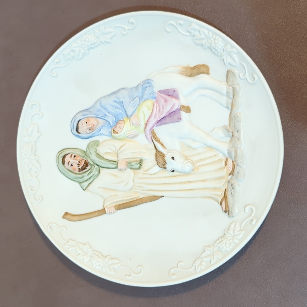 Sanmyro Japan 7” Plate Joseph Mary baby Jesus traveling nativity decor